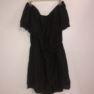 NWOT Cold shoulder romper w pockets